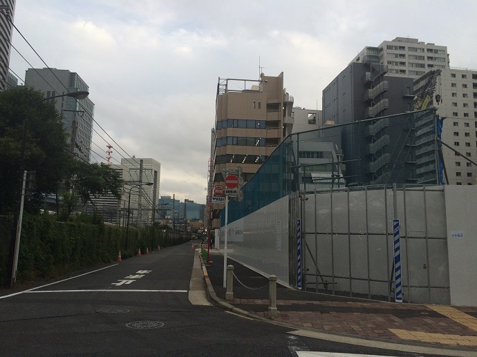 パークコート浜離宮ザタワー_東側道路(北から撮影）