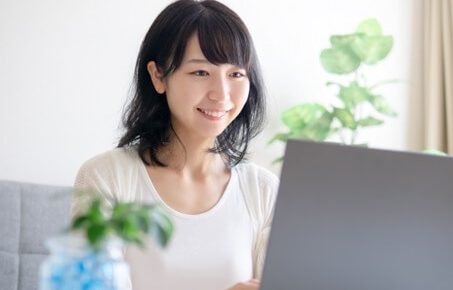 スマホ女性PC