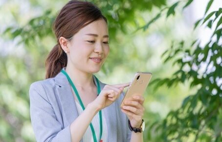 スマホ女性