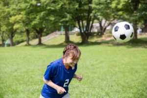 サッカーをやる女性
