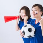 応援する女性サポーター