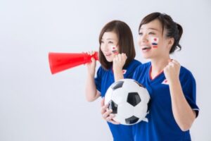 応援する女性サポーター